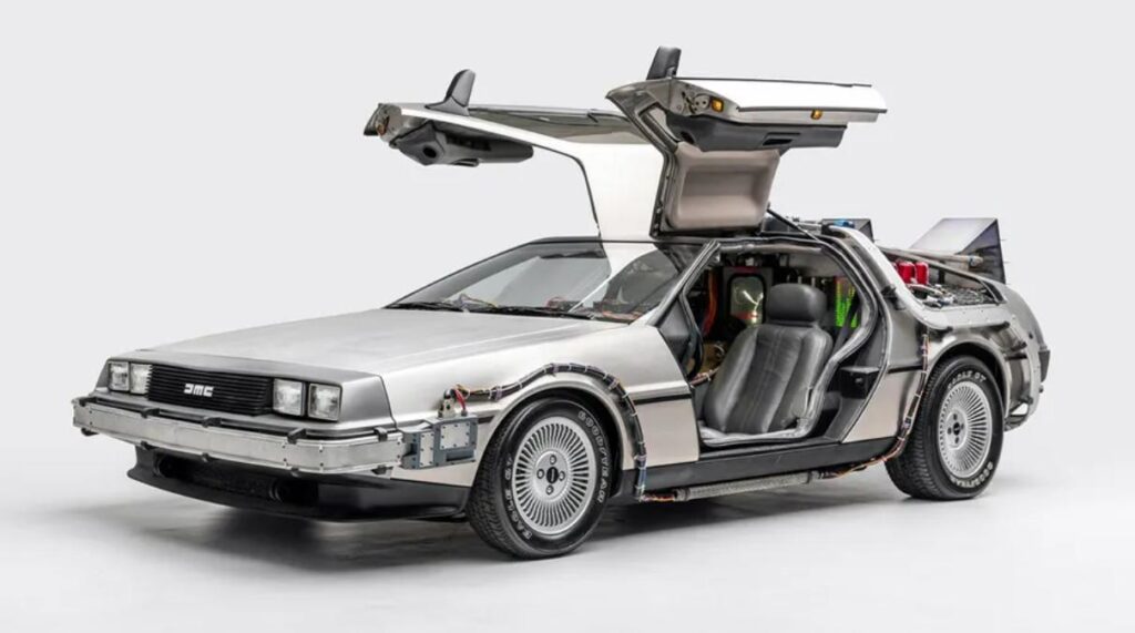 Zamanda Yolculuk Eden Tasarım: DeLorean DMC-12 ve Geleceğe Dönüş Serisi
